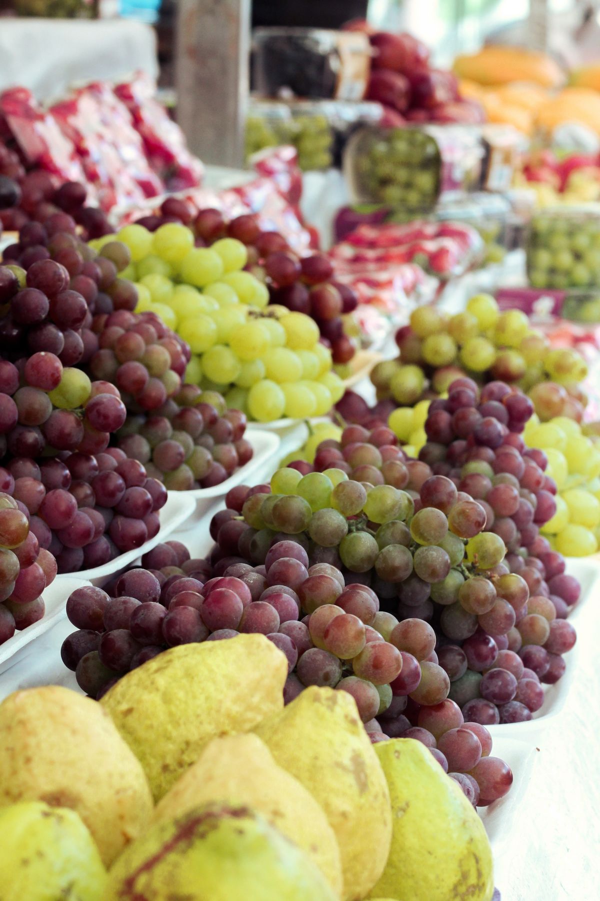 Black & Green Grapes